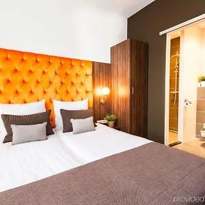 3* Otel La Reine